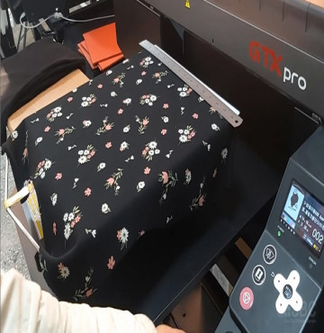 Máy in trên vải họa tiết màu hoặc in sẵn công nghệ Brother GTX Pro